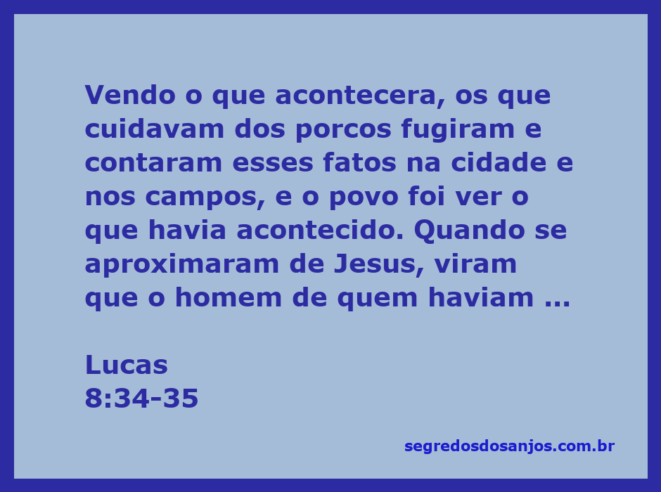 Homem libertado de demônios sentado aos pés de Jesus, vestido e em perfeito juízo, enquanto a multidão observa assombrada.