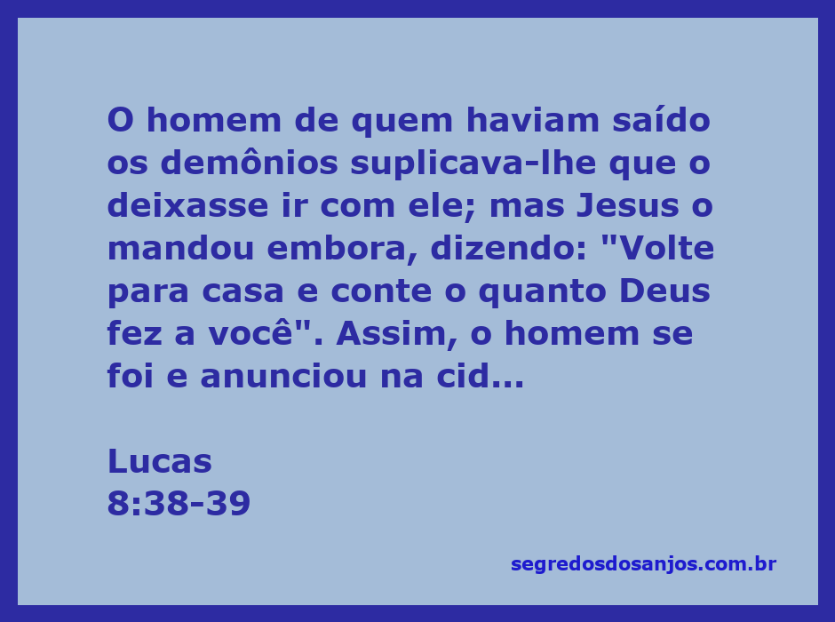 Imagem de um homem agradecido a Jesus, representando a cura e transformação após ser libertado de demônios, com a cidade ao fundo.