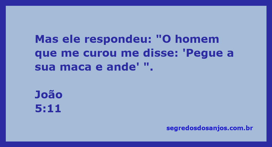 Imagem de um homem segurando uma maca, simbolizando a cura e o poder da fé, relacionado ao versículo de João 5:11.