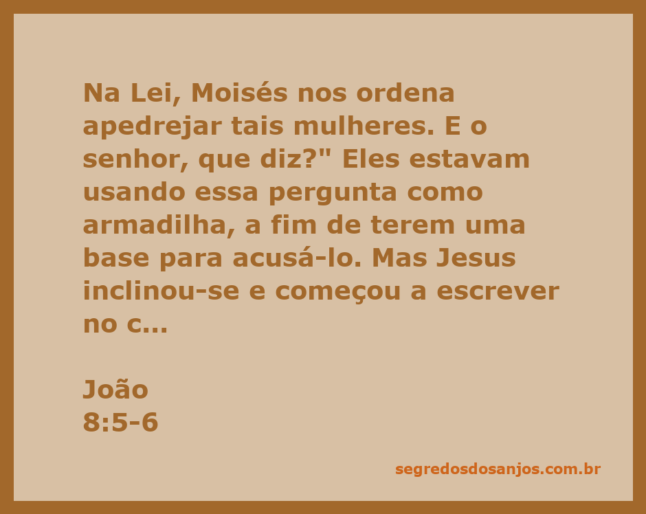 Ilustração de Jesus escrevendo no chão enquanto é questionado sobre a Lei de Moisés, com uma multidão ao redor.