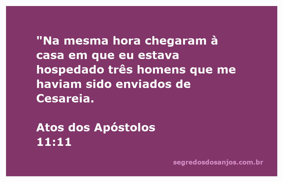 Três homens enviados de Cesareia chegam à casa onde Pedro estava hospedado, representando a visita descrita em Atos 11:11.