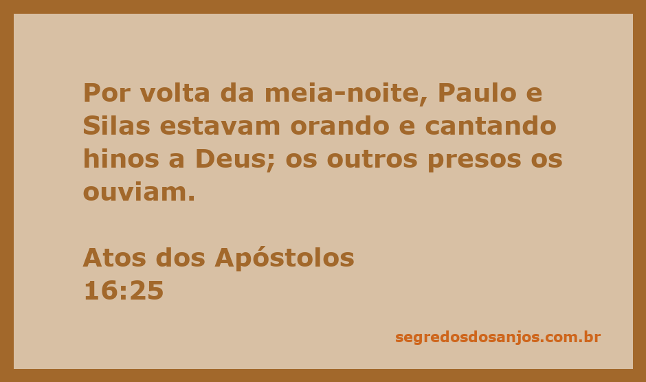 Paulo e Silas orando e cantando na prisão à meia-noite, com outros presos ouvindo.