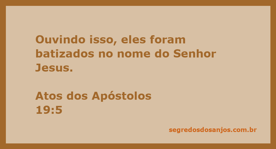 Imagem representando o batismo no nome do Senhor Jesus, conforme Atos 19:5.