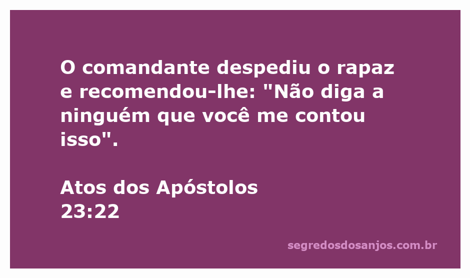 Jovem recebendo instruções de um comandante militar sobre a importância do segredo