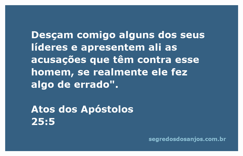 Imagem de um grupo de líderes discutindo acusações contra um homem, representando Atos dos Apóstolos 25:5.