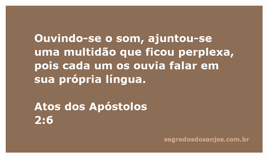 Multidão perplexa ouvindo os apóstolos falar em várias línguas durante o Pentecostes.