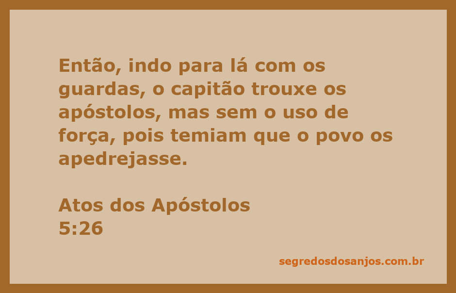 Capitão e guardas trazendo os apóstolos, com o povo observando temerosamente.