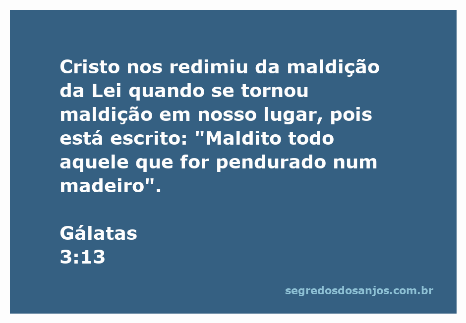 Imagem representando Gálatas 3:13, com a citação sobre a redenção de Cristo da maldição da Lei.