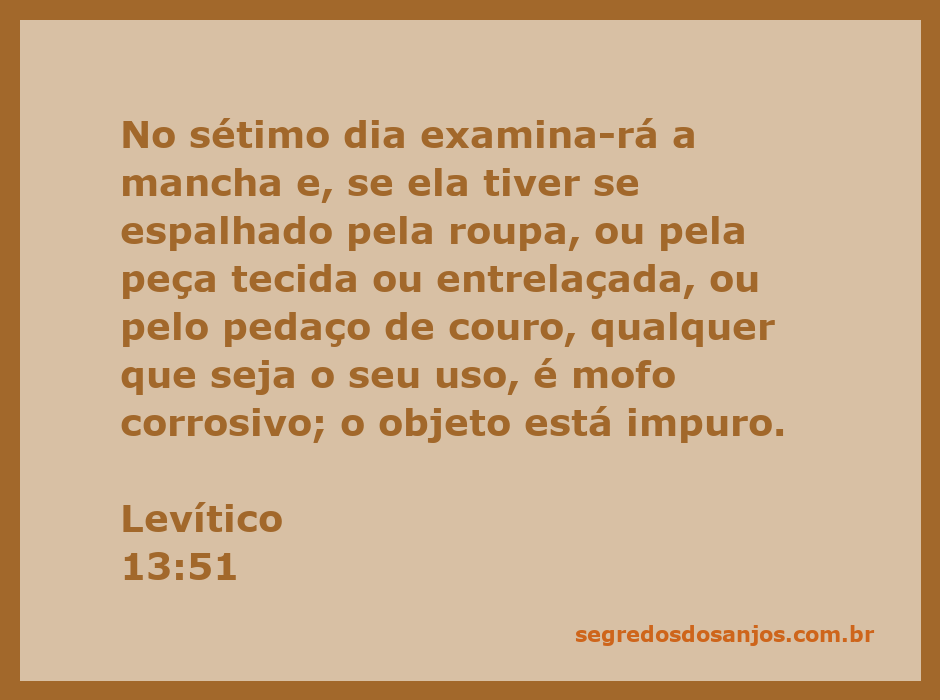 Exame de mancha em tecido conforme instruções bíblicas do Levítico 13:51.