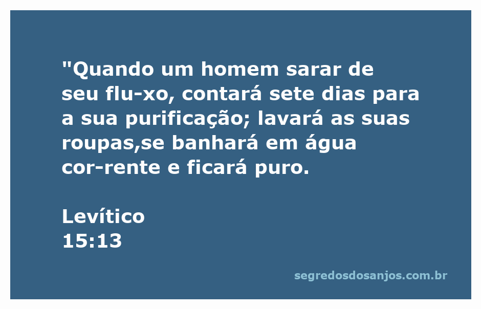 Imagem ilustrativa do ritual de purificação descrito em Levítico 15:13, mostrando um homem lavando suas roupas e se banhando em água corrente.