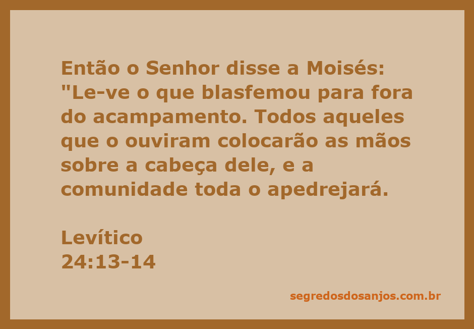 Moisés lidera a comunidade enquanto um homem é levado para fora do acampamento para ser julgado pela blasfêmia.