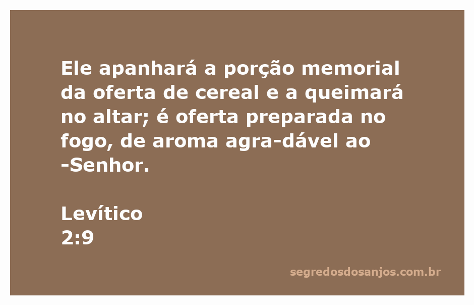 Oferta de cereal sendo queimada no altar, simbolizando devoção a Deus.