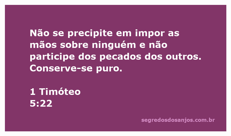 Imagem de uma mão sendo levantada em um gesto de bênção, representando a imposição de mãos na Bíblia.