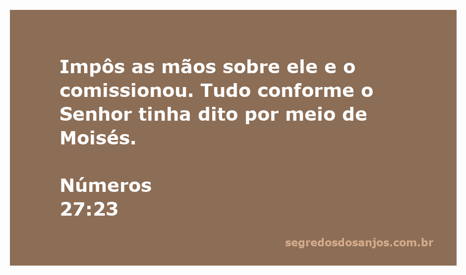 Moisés impondo as mãos sobre Josué, simbolizando a comissionamento e a transferência de liderança conforme a vontade de Deus.