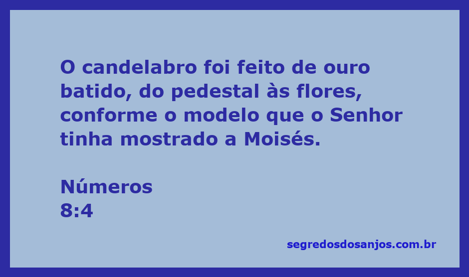 Candelabro de ouro batido inspirado no modelo divino mostrado a Moisés.