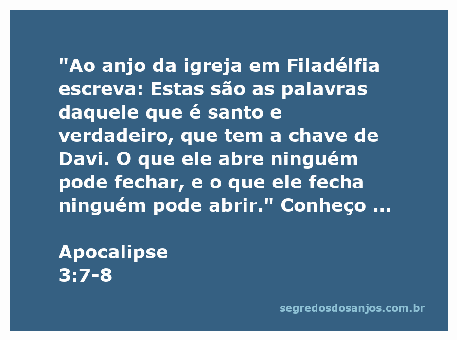 Imagem representativa do versículo Apocalipse 3:7-8, simbolizando a porta aberta e a chave de Davi.