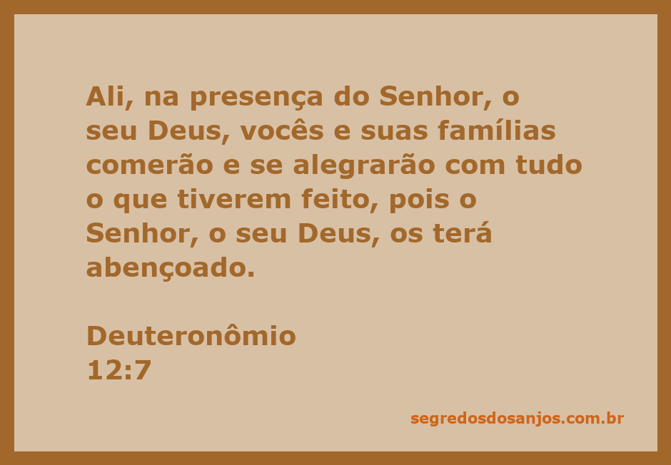 Família reunida em celebração, simbolizando a alegria e bênçãos de Deus conforme Deuteronômio 12:7.