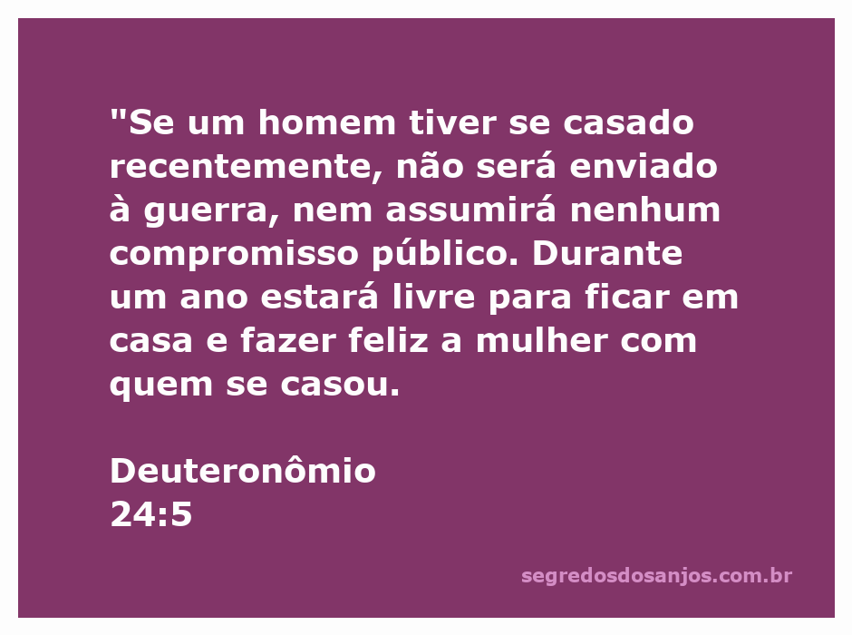 Um homem e uma mulher felizes em um ambiente caseiro, simbolizando o tempo de união após o casamento, conforme Deuteronômio 24:5.