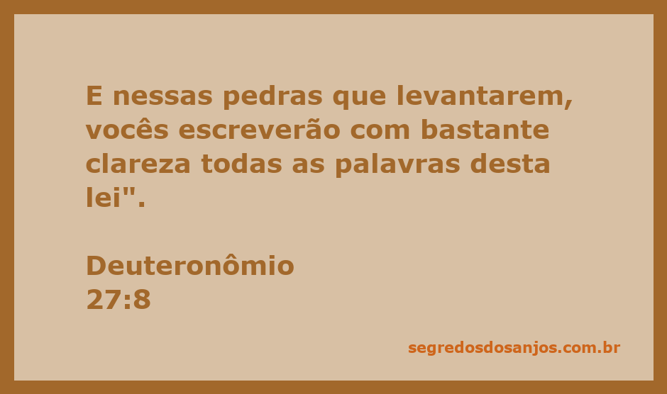 Imagem de pedras com inscrições das palavras da lei conforme Deuteronômio 27:8.
