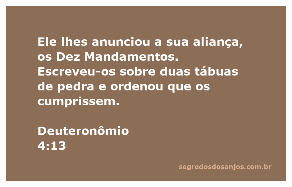 Representação dos Dez Mandamentos esculpidos em duas tábuas de pedra, simbolizando a aliança de Deus com o seu povo.