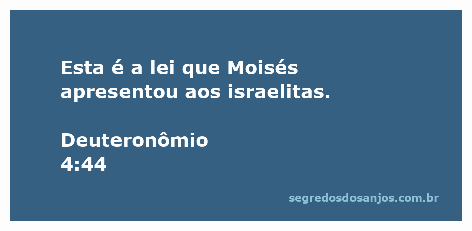 Moisés apresentando a lei aos israelitas em Deuteronômio 4:44