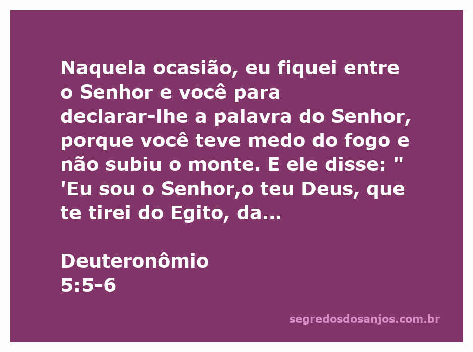 Moisés mediando entre Deus e o povo de Israel no Monte Sinai, representando Deuteronômio 5:5-6.