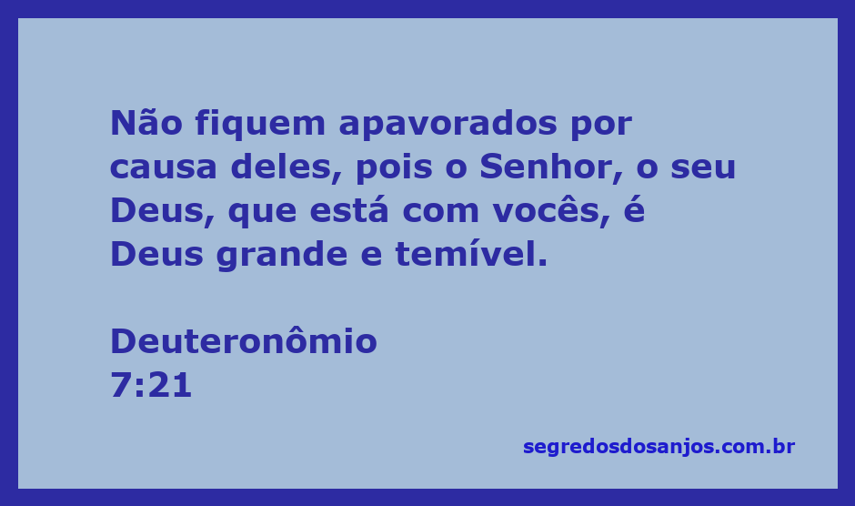 Imagem inspiradora com o versículo Deuteronômio 7:21, destacando a presença e poder de Deus.