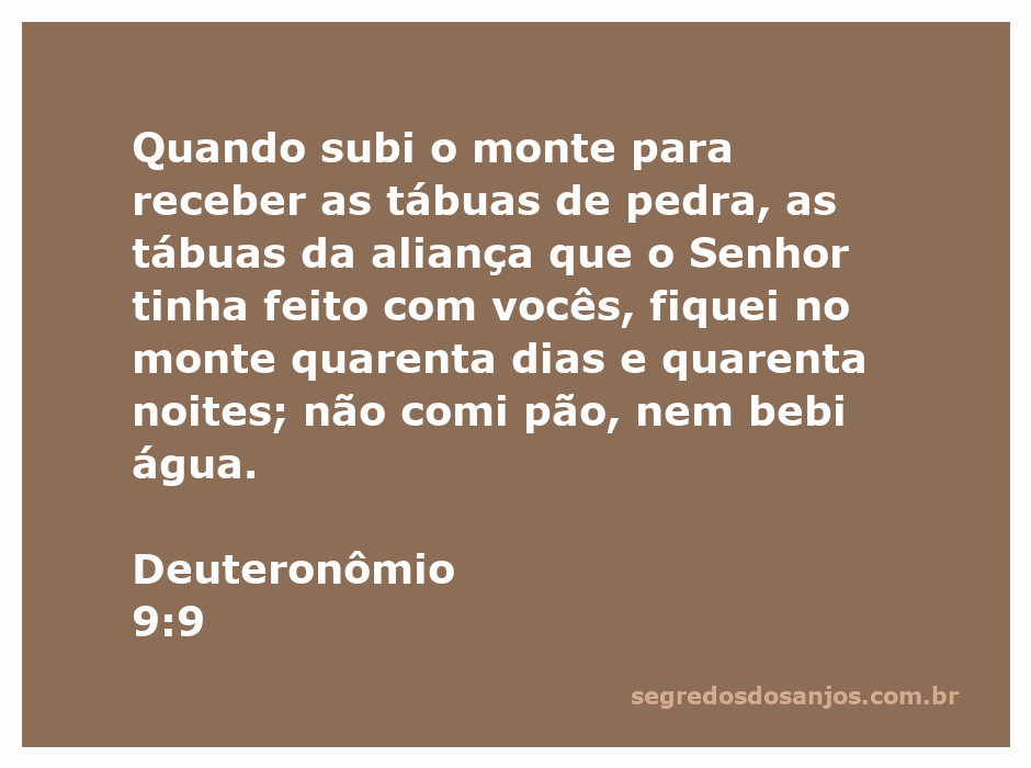 Moisés no monte Sinai recebendo as tábuas da aliança de Deus