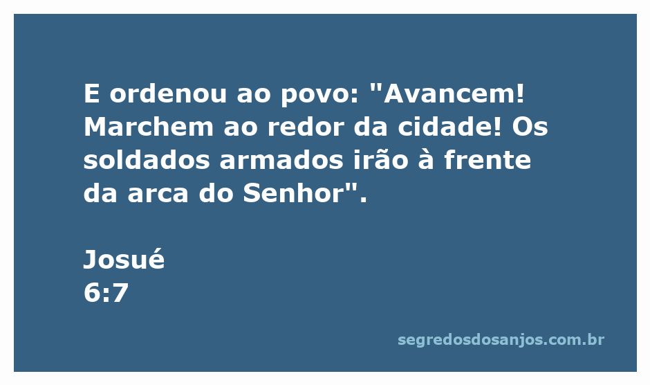 Soldados marchando ao redor da cidade com a arca do Senhor à frente, simbolizando a conquista e a fé do povo de Israel.